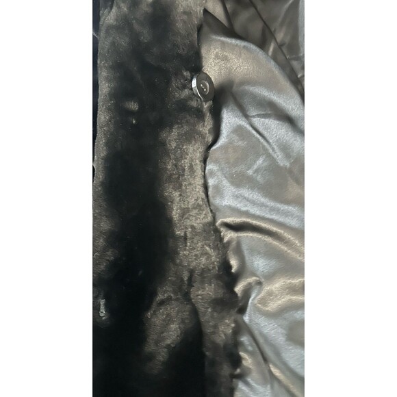 Women’s  Jones New York Faux Fur Jacket Beautiful Black Coat Button Size Small - Picture 10 of 11